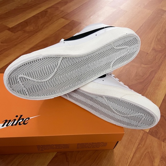 BN Nike Blazer Mid '77 Vintage White Black - Size 9.5M - Picture 5 of 11